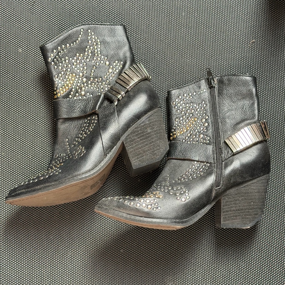 Frye Billy Biker Studded Short Harness Ankle Boots Black Leather Size 6.5